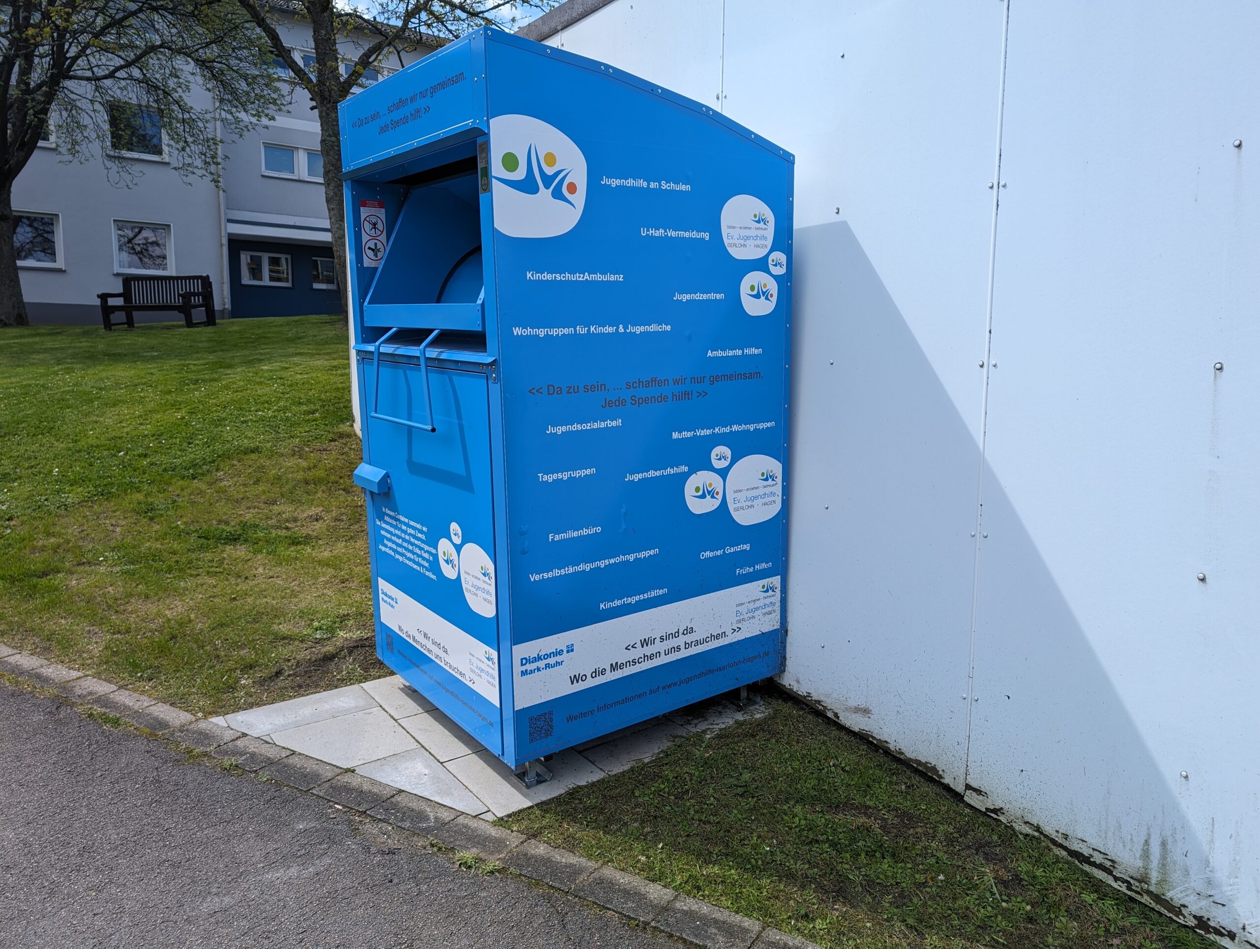 EJH_Spenden_Altkleidercontainer